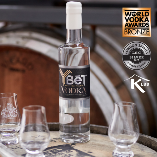 Y BĒT The Beet Welsh Vodka - 43% 70cl